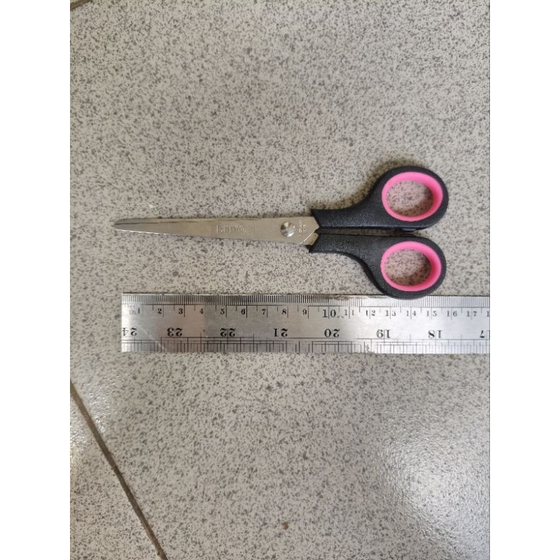 

Gunting Kualitas Bagus Tajam 16Cm