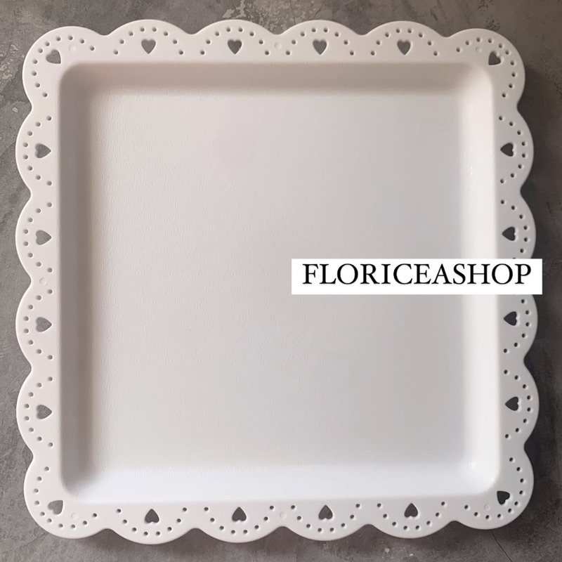 Floriceashop Piring Putih Plastik dengan Renda Hiasan