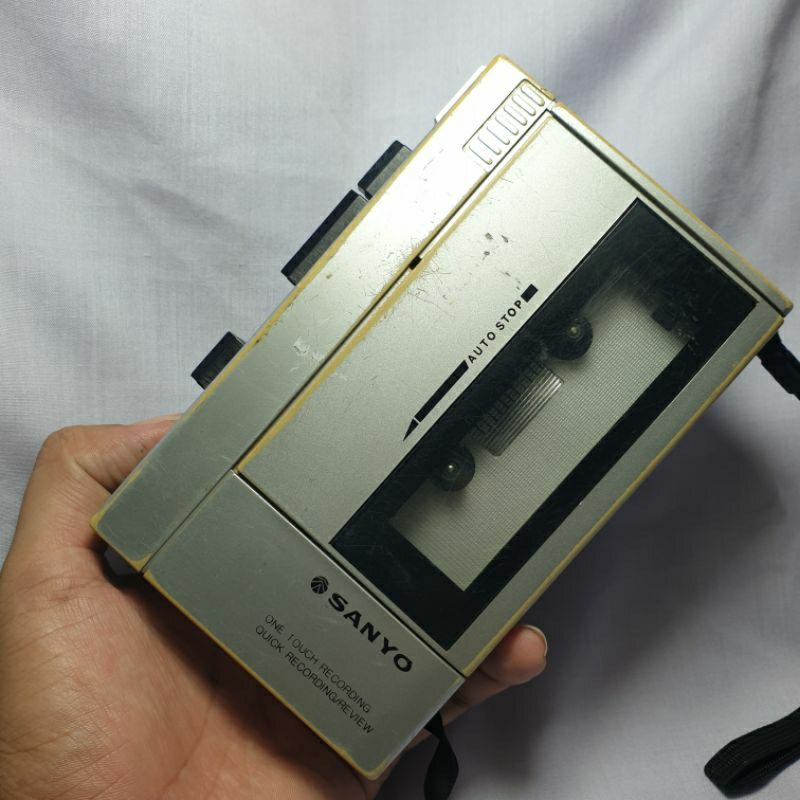 Walkman Sanyo Tipe M1010 Cassette Recorder