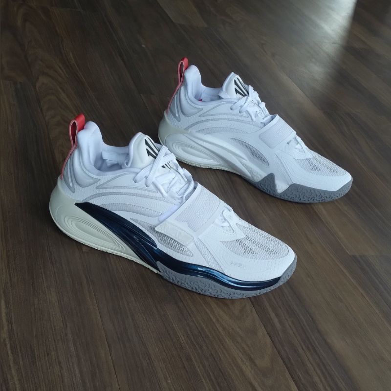 ANTA KYRIE IRVING 1 WHITE NBA BASKETBALL