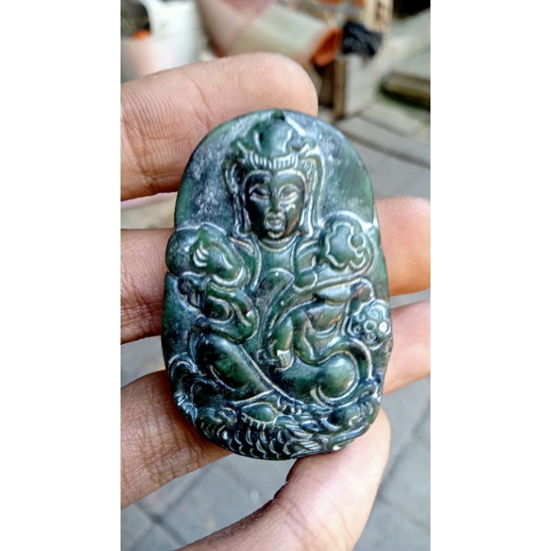 liontin black jade