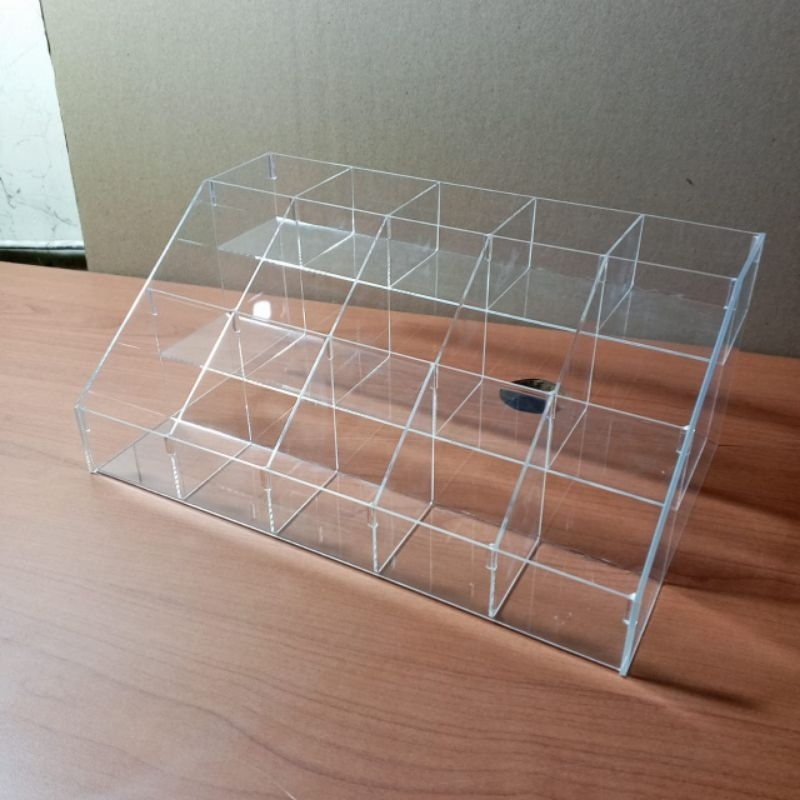 Display rak akrilik/ rak akrilik 3 susun