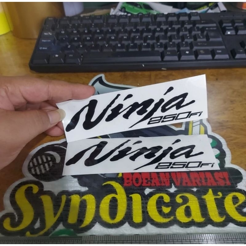 Cutting sticker kawasaki ninja 250fi tulisan ninja 250fi sticker ninja 250fi buat body belakang