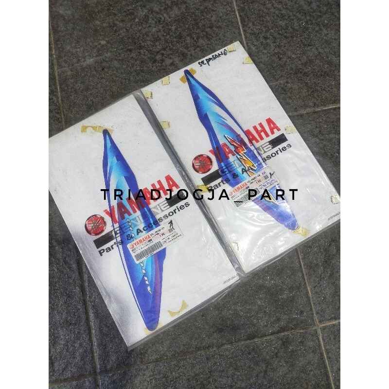 striping sticker decal tameng depan mio sporty 2007 cw biru original sepasang