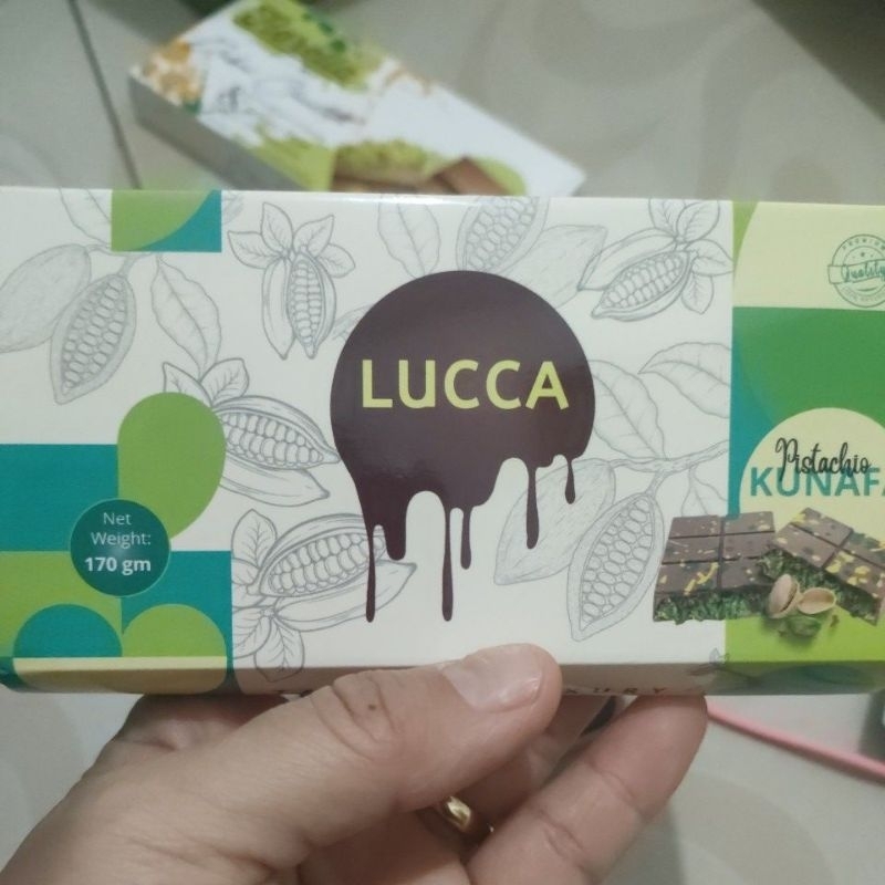 

coklat Dubai dengan pistachio dan kunefe asli dari Uni Emirat Arab