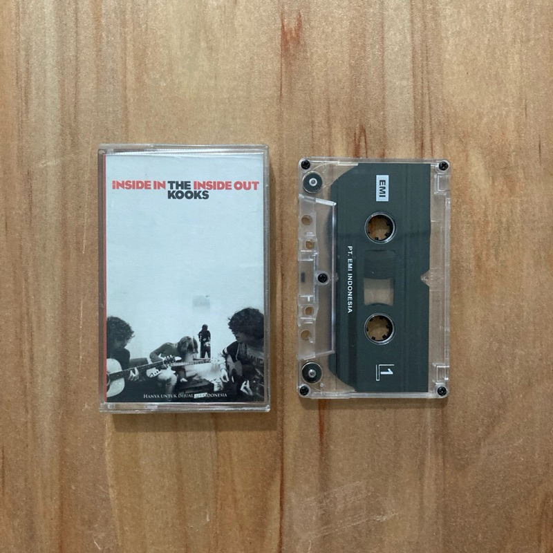 Kaset Pita The Kooks Inside In Inside Out Original Walkman Discman Disc Tape Boombox CD The Kooks Ar