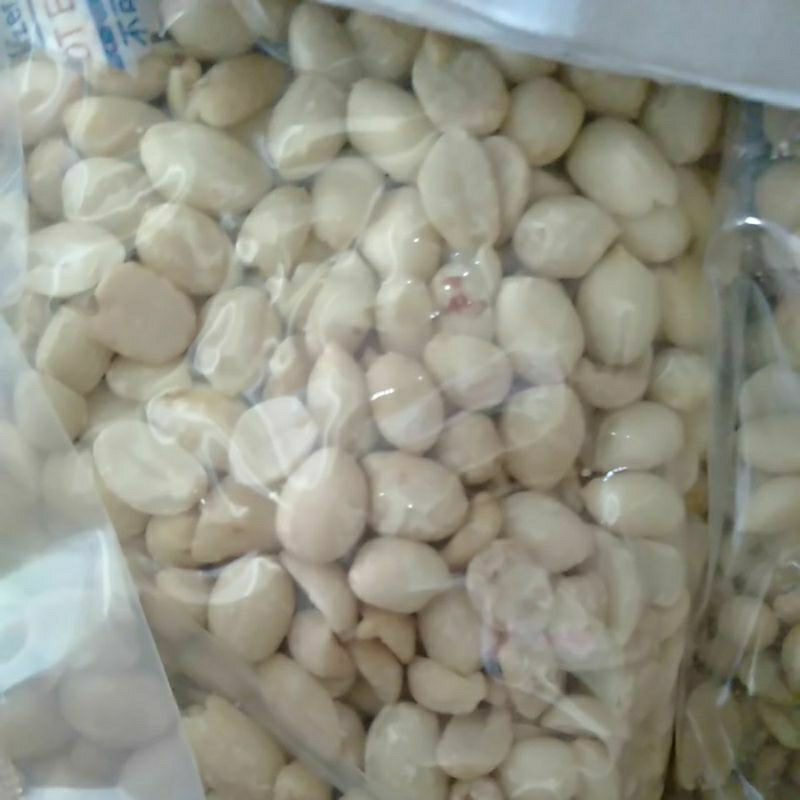 

kacang kupas 1 kg