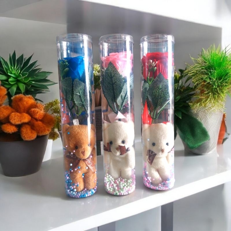 Mawar setangkai dengan boneka dan bubble sterofoam dalam tabung mika ukuran dia5cmeter m tinggi 20cm
