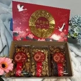 

Hampers Kacang Mede Matang Premium Kacang Mete 3 Toples