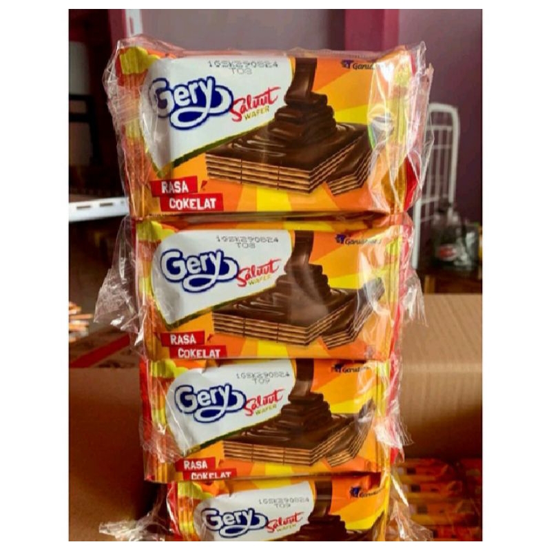 

Gery Potek Saluut wafer coklat 10 × 15 gram