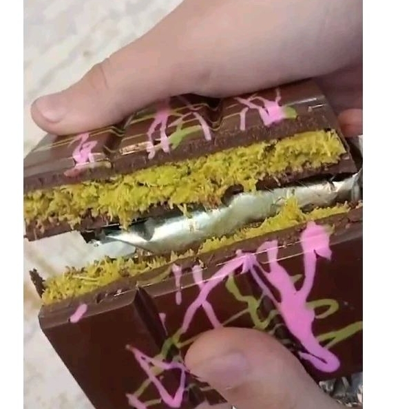 

Coklat Dubai 125gr Kunafa dan Pistachio