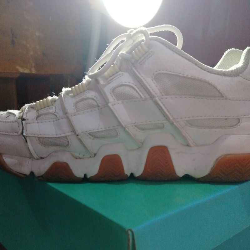 Sepatu Olahraga Putih logo Fila