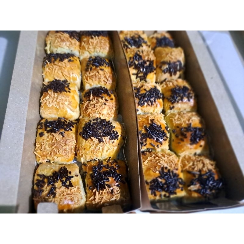 

Bolen pisang coklat keju