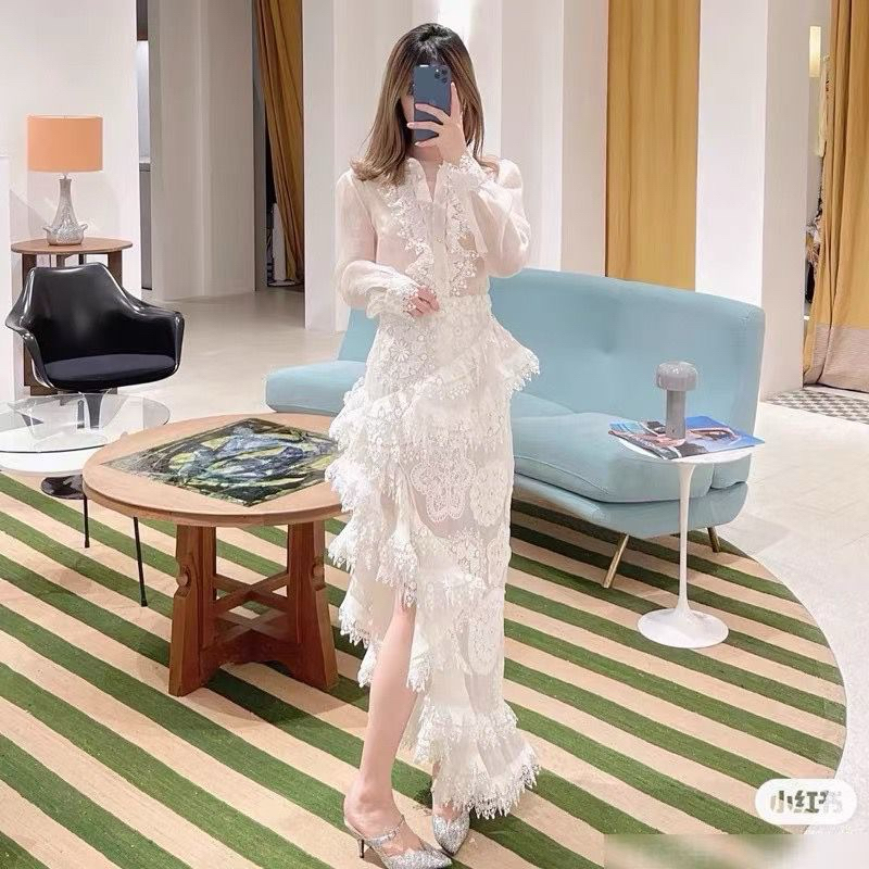 Oneset Rok Motif Bunga Bordir Putih