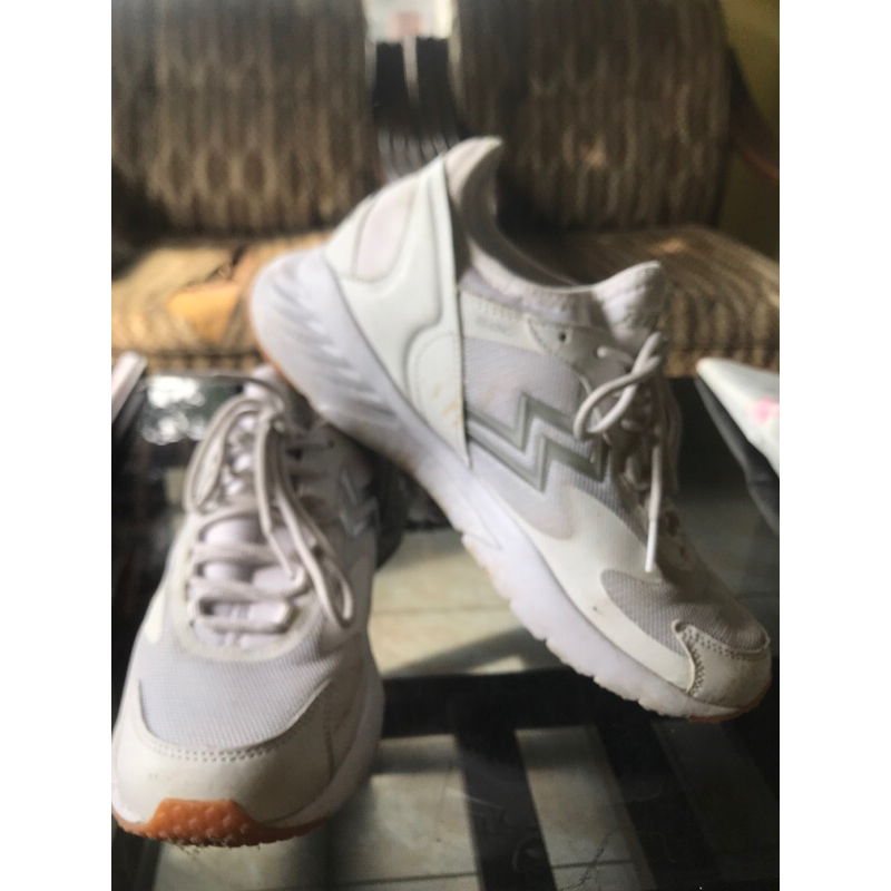 Sepatu Sneakers Athletica