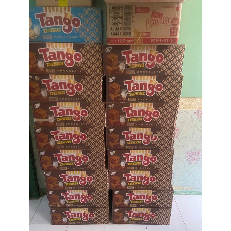 

1DUS TANGO WAFER KALENG 240GR EXP 2026