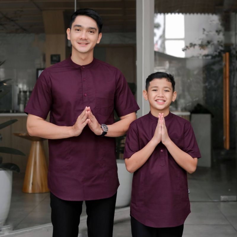 Burgundy Kemeja Polos Couple Ayah Anak Warna Burgundy / Merah Keunguan Lengan Pendek Baju Couple Kel