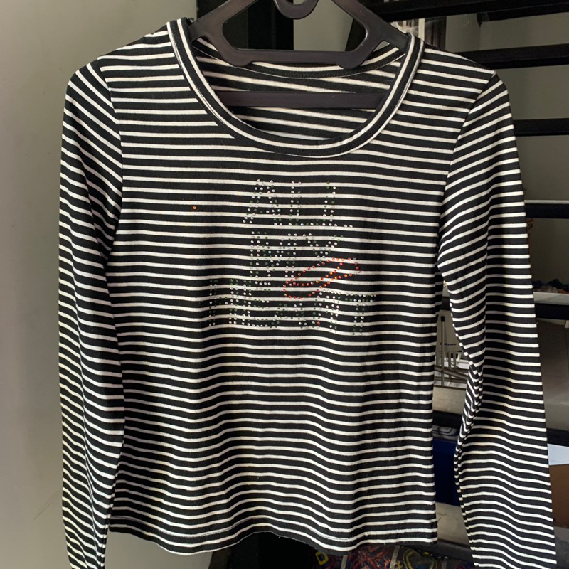 PRELOVED Kaos Lengan Panjang Long Sleeve Atasan Wanita Garis Garis