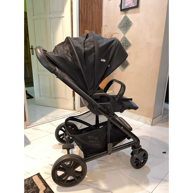 preloved like new only stroller Joie meet chrome Reversible seat (look like stroller nuna)