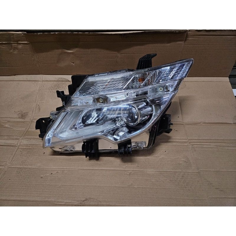 Headlamp Nissan Elgrand E52 Led