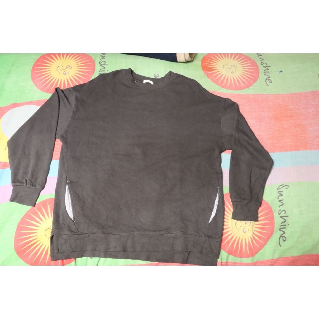 Preloved Sweatshirt Hitam