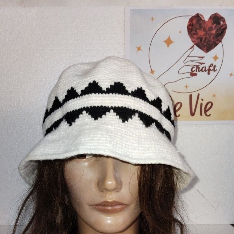 Bucket Hat topi rajut motif yang dipakai Taehyung V BTS