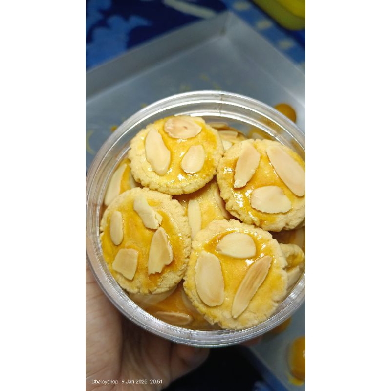 

almond cookies