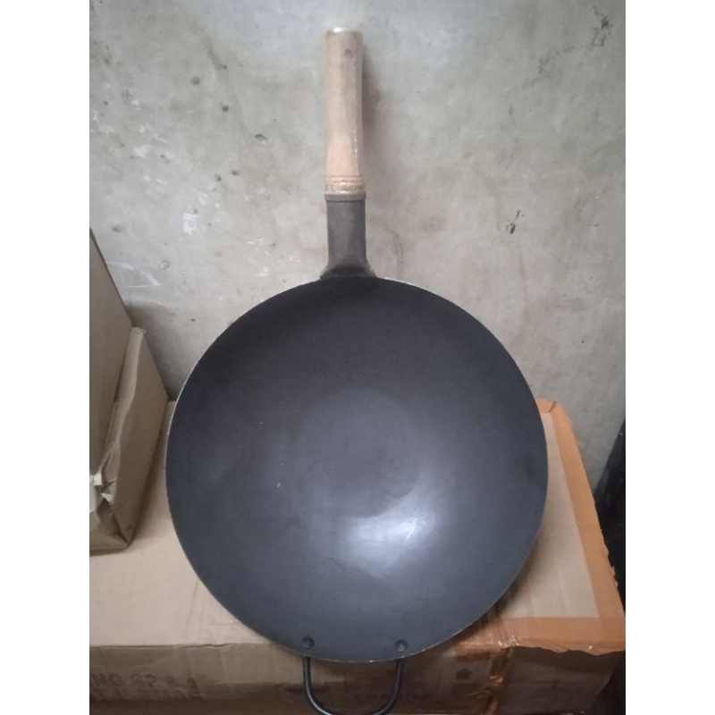 wok penggorengan baja hitam tebal gagang kayu ukuran 40