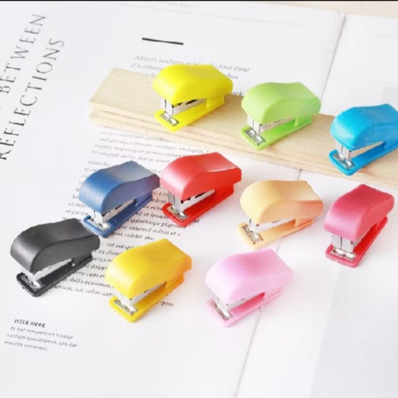 Stapler Mini Kecil Unik Lucu Bonus Isi ATK Praktis — 9