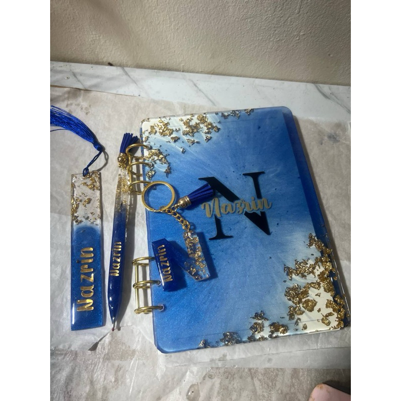 

Satu Set buku binder resin | bookmark | gantungan kunci | pulpen