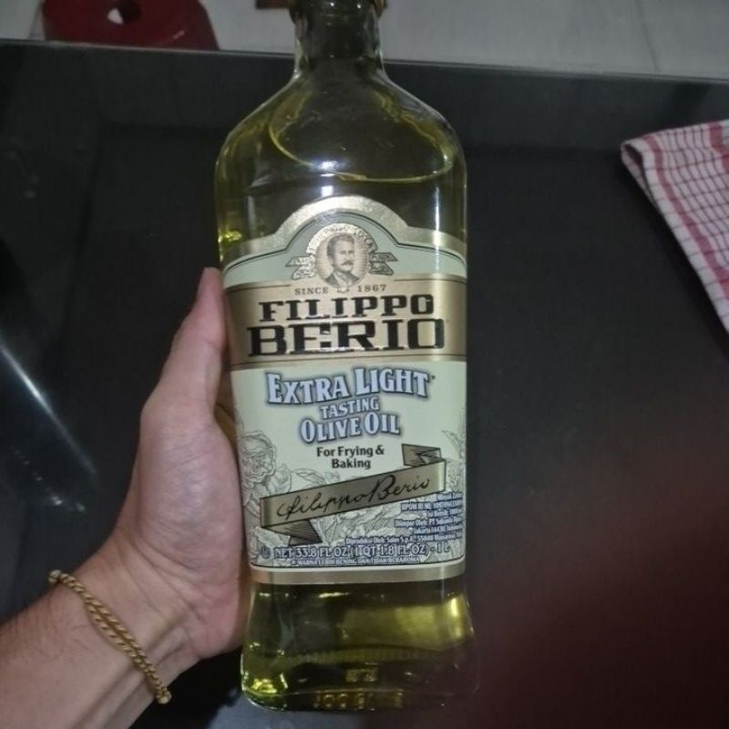 

filippo berio extra light tasting olive oil ( expired bulan 3 , 2025)