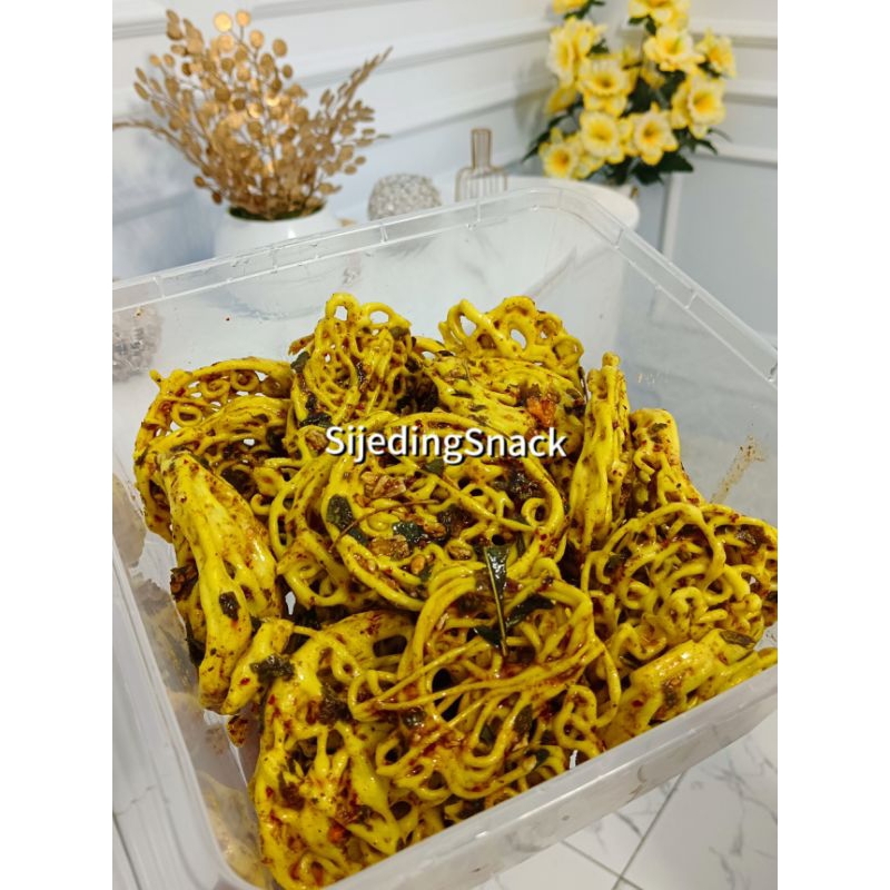 

Kerupuk Seblak Mie Kuning Pedas Daun Jeruk 500 gram - Snack Makanan Ringan