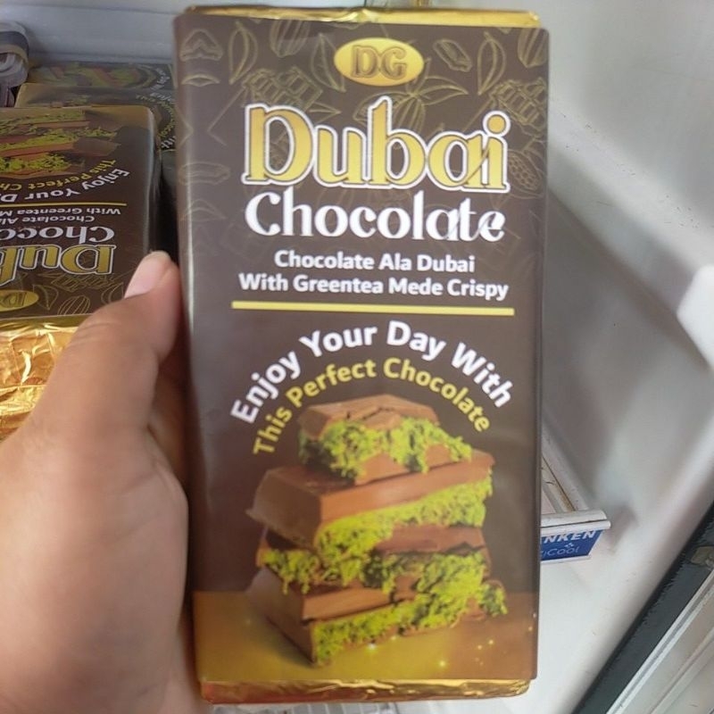 

coklat ala dubai isian mede crispy + matcha berat 280gr