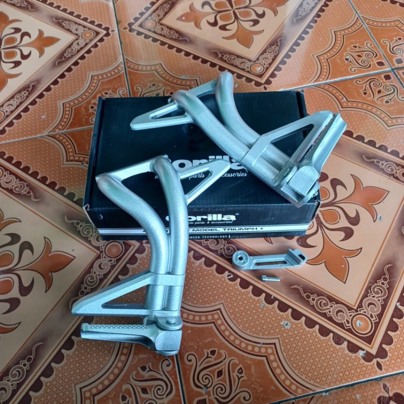 footstep TRIUMPH BY GORILA postep ducati triumph set pangkon knalpot by Gorila
