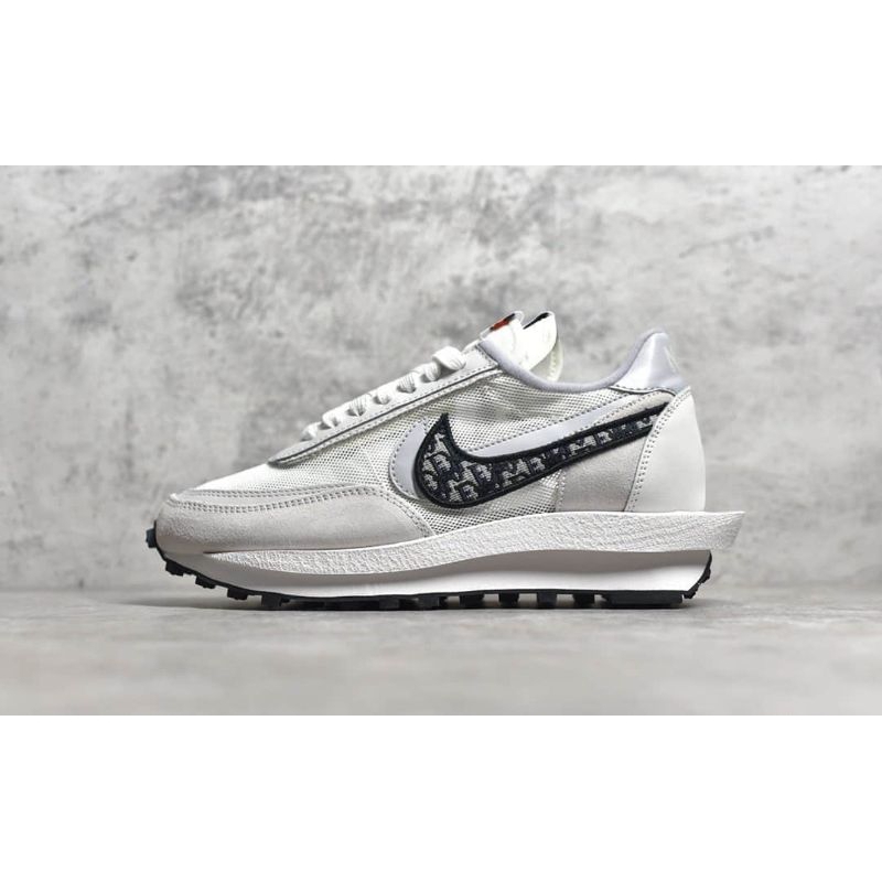 Sepatu Nike Sacai Dior