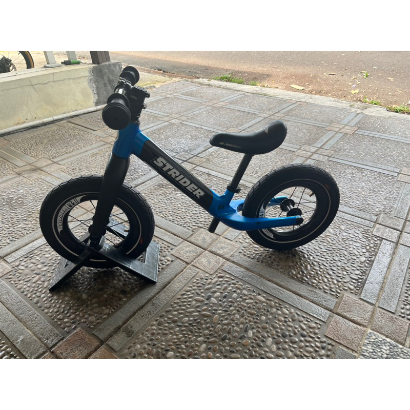 balance bike strider STR carbon preloved