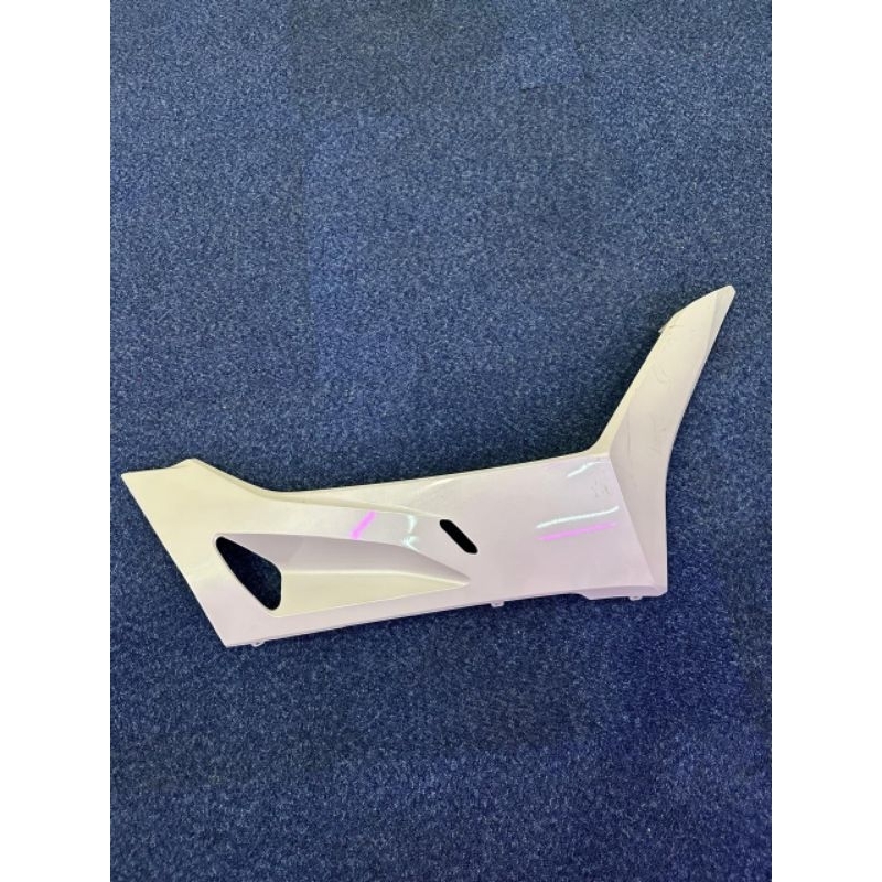 cover Dek bawah PCX 160 K1Z original putih samping kanan