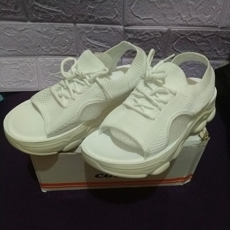 SALE Collin sepatu sandal warna putih/slip on wanita