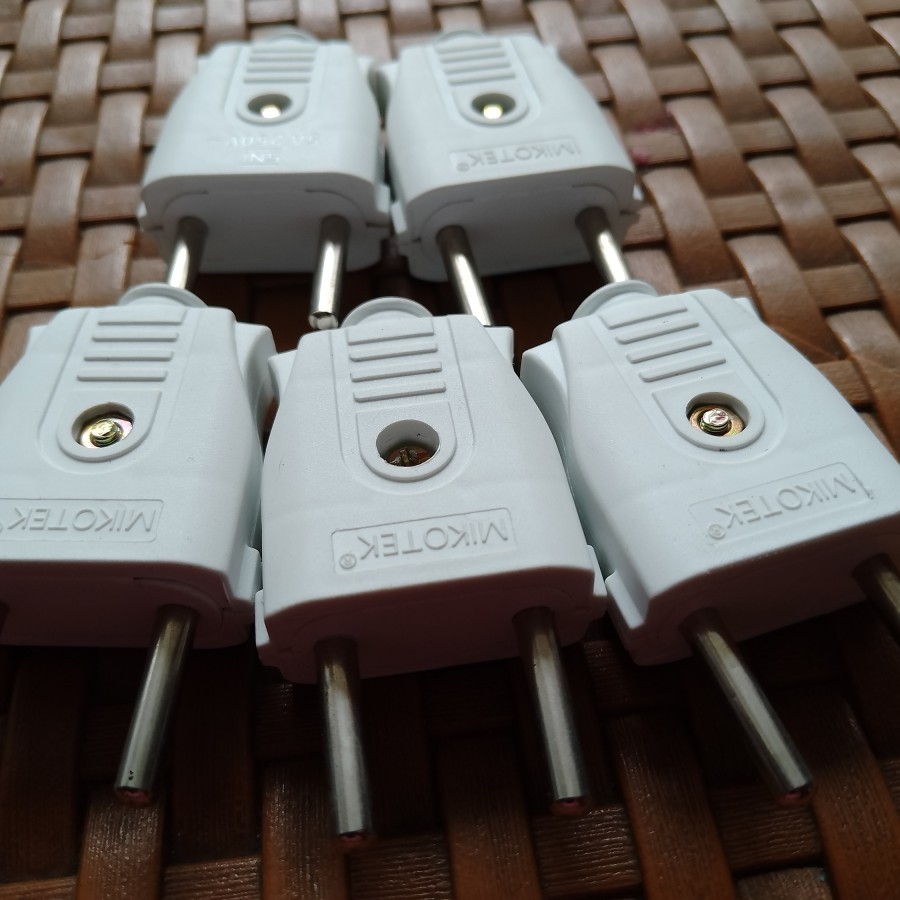 Steker gepeng Putih/ Colokan listrik / steker mikotek(SNI).