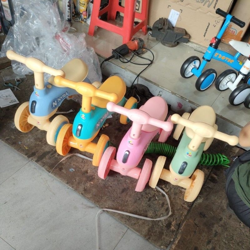 sepeda anak atau Mainan Ride On / Mainan Duduk Ride On / Mainan Duduk anak anak