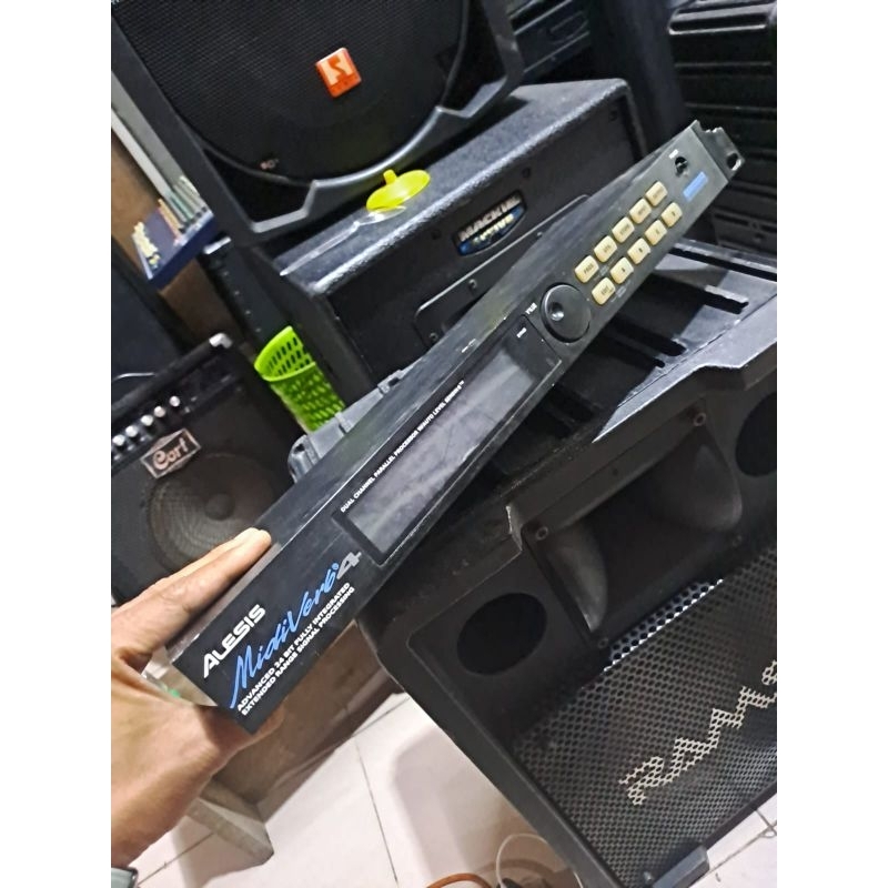 EFEK ALESIS MIDIVERB