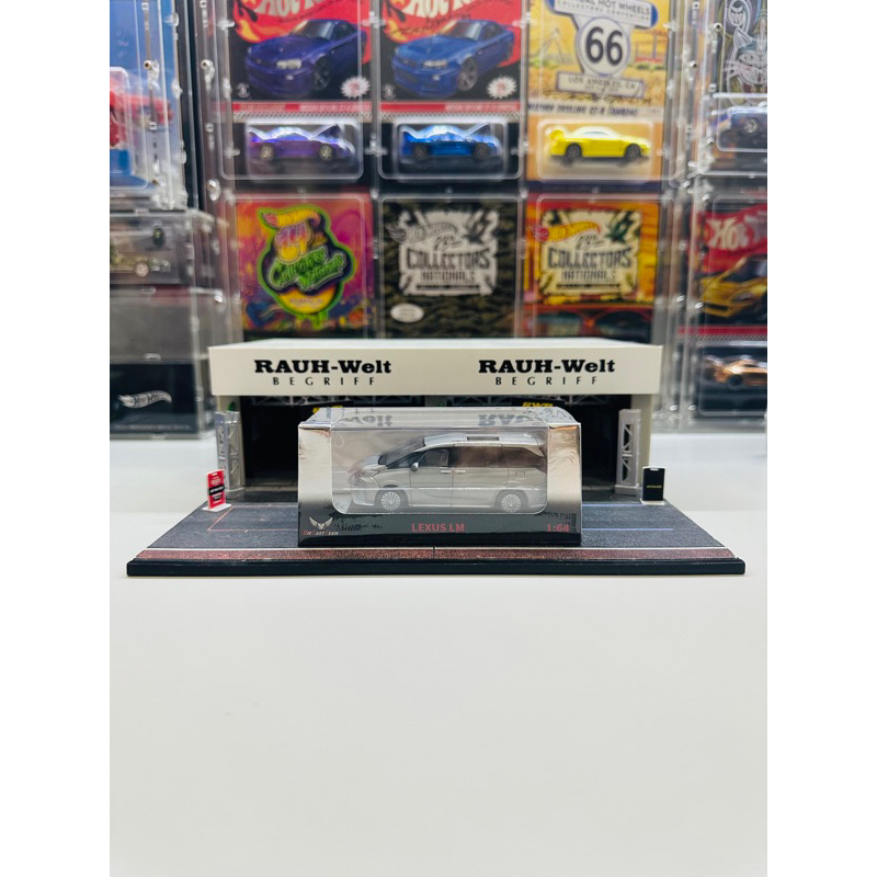 DCT 1:64 Lexus LM MK2 Grey