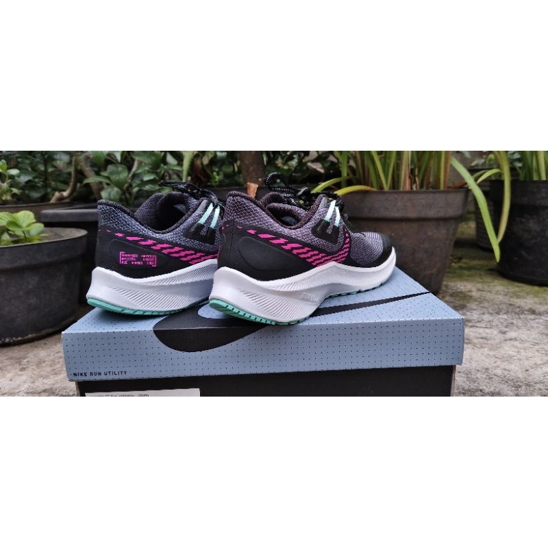 WMNS Nike Quest 3 Shield