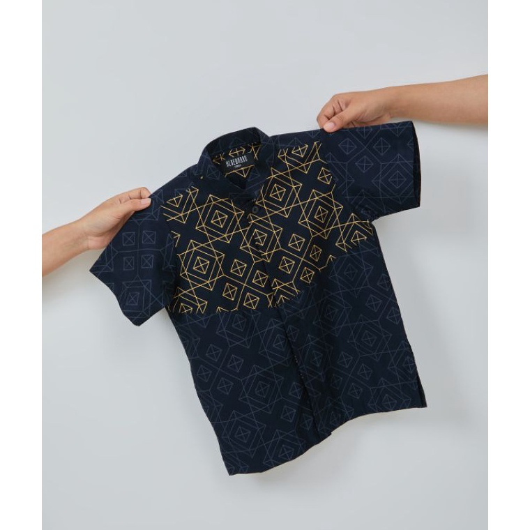 Tidak Diragukan ALDEBARANKIDS Kemeja Koko Anak Almair series Hitam Gold Mewah 1 Katun Printing