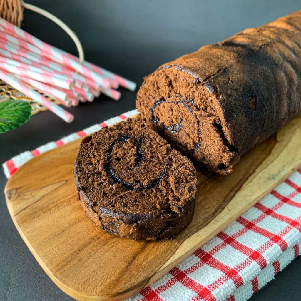 

Bolu Gulung Coklat / Roll Cake Chocolate / Bolu Gulung Coklat isi selai blue berry