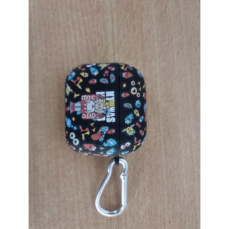 casing apple airpods kaws holiday,case apple airpods kaws holiday,casing silikon murah,silicone case
