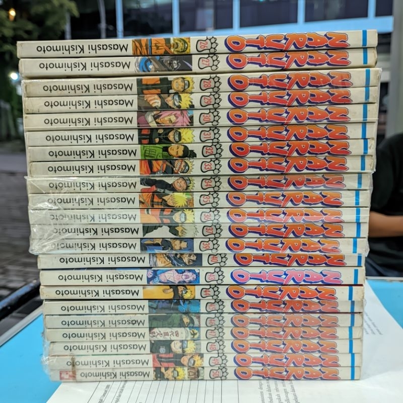 Komik Naruto Vol 26-50 ( 38,41,42 habis )