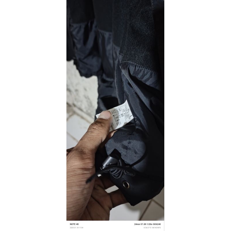 TNF MP3 Hitam Size 95 Hyvent series