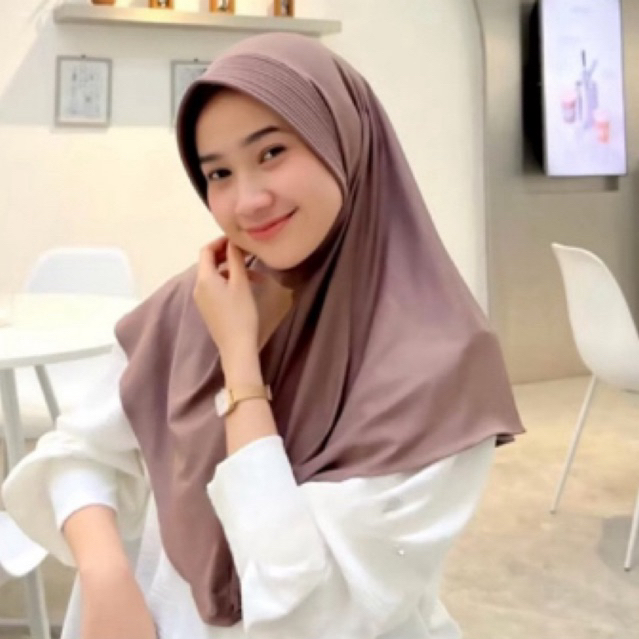 hijab bergo hamidah size M menutup dada dengan label besi akrilik