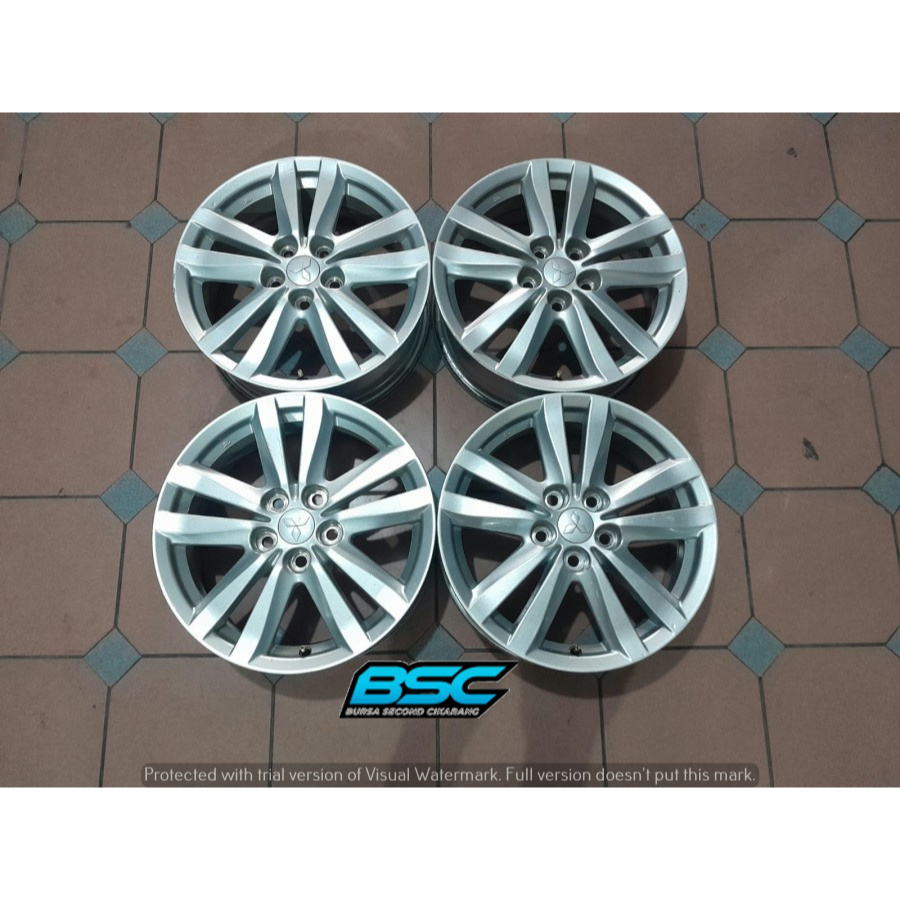 Pelek Mobil Second Copotan R17 Ori Outlander Pcd 5x114 Ring 17 Buat Xpander Innova Rush Terios APV H